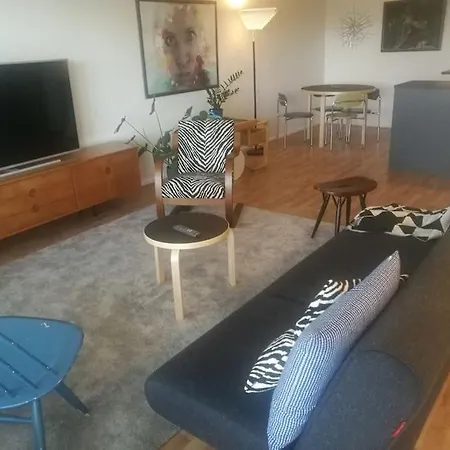 Ylimmaen Kerroksen Luksusnaekymaet Ydinkeskustassa Uusikaupunki