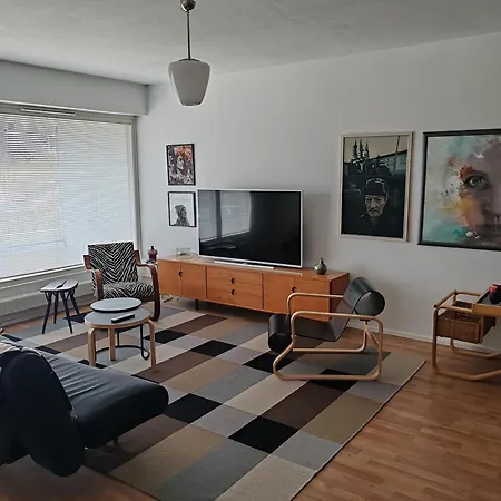 Ylimmaen Kerroksen Luksusnaekymaet Ydinkeskustassa Uusikaupunki